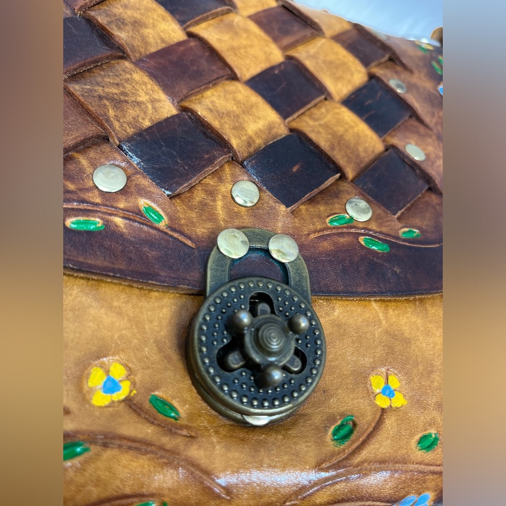 Gift
Vintage RARE Authentic 1970 Hand painted Tooled Leather Crossbody - Picture 6 of 17